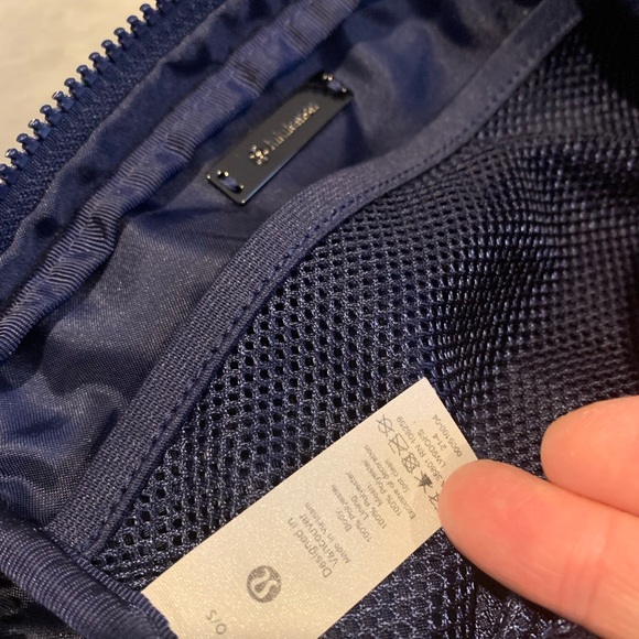 NWOT Lululemon Everywhere Belt Bag Heritage 365 Camo Smoky Red Night Sea… - Picture 7 of 8